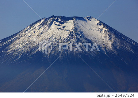石割山から見る冠雪した富士山 26497524