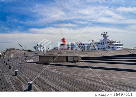 横浜・大桟橋に停泊する客船　にっぽん丸 26497611