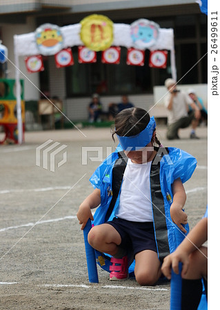 運動会でソーラン節を踊る子どもの写真素材