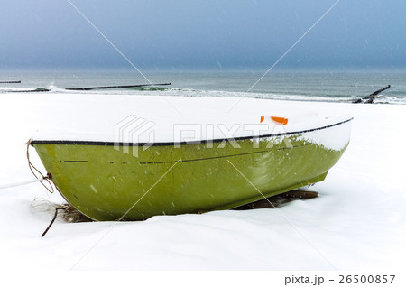 Baltic Sea coast in Ahrenshoop (Germany) in winter 26500857