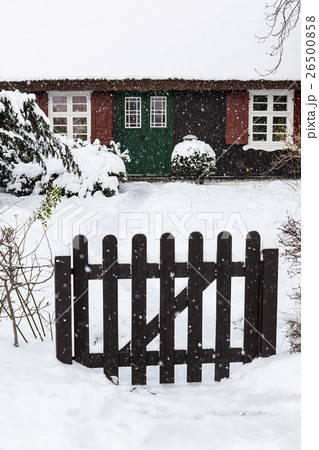 A building in Ahrenshoop (Germany) in winter  26500858