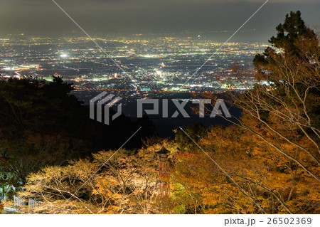 大山からの伊勢原市街夜景と紅葉 26502369