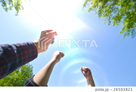 ガッツポーズ ガッツポーズ 26503821