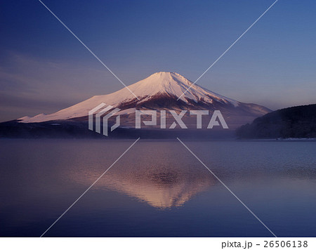 厳冬山中湖の朝 厳冬山中湖の朝 26506138