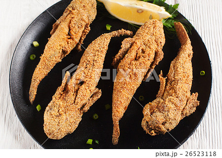 Fried goby fish on black plate flat lay Fried goby fish on black plate flat lay 26523118