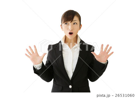 【切り抜きパス付き】びっくりする女性 26531060