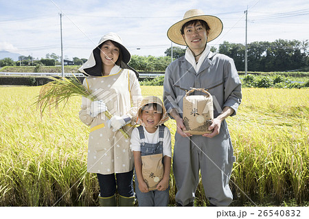 家族 米農家 ポートレート 家族 米農家 ポートレート 26540832