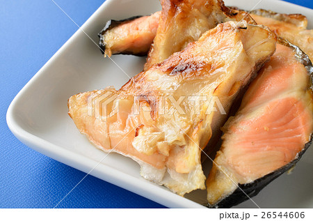 鮭カマの塩焼き 鮭カマの塩焼き 26544606