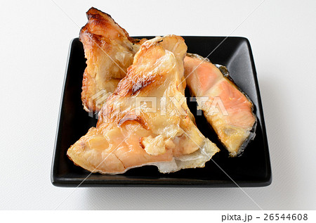鮭カマの塩焼き 鮭カマの塩焼き 26544608