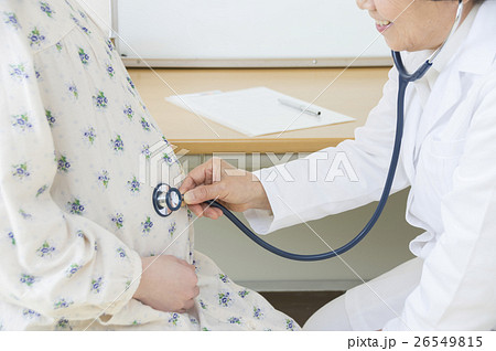 産婦人科診察シーン 26549815