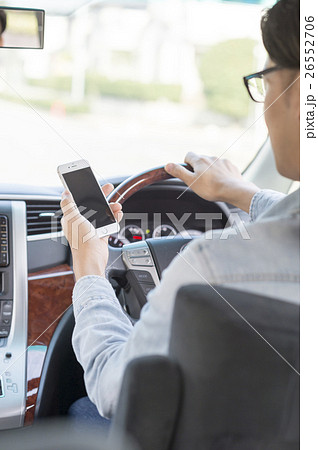 運転中のスマホ 運転中のスマホ 26552706
