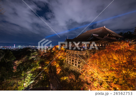 清水寺　ライトアップ　秋 26562753