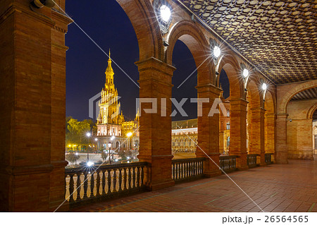 Plaza de Espana at night in Seville, Spain Plaza de Espana at night in Seville, Spain 26564565