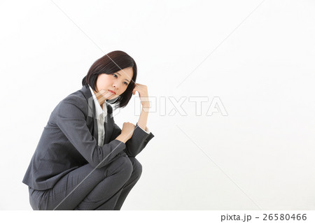 悩む　ビジネスウーマン 26580466