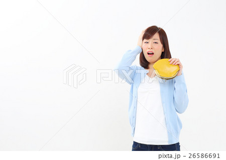 金欠　女性 26586691