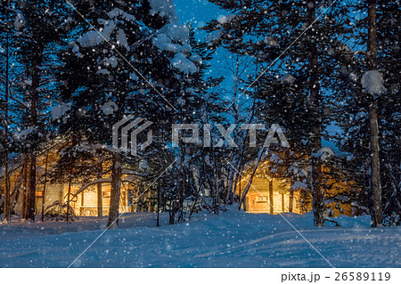 Wintersnowfall night, small wooden houses  26589119