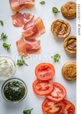 Ingredients for mushroom burger 26595493