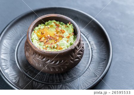 Bowl of guacamole hummus 26595533
