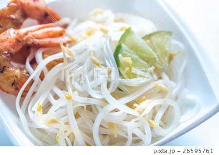 Rice noodles with shrimps and bean sprouts Rice noodles with shrimps and bean sprouts 26595761