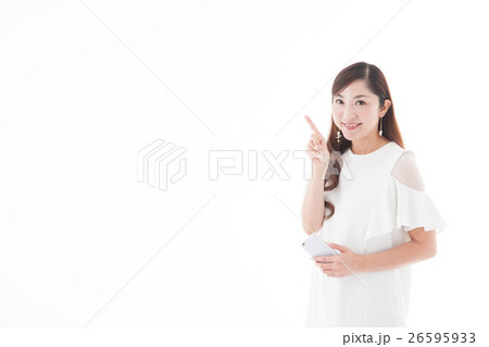 ミドル女性・白バック 26595933