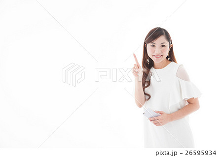 ミドル女性・白バック 26595934