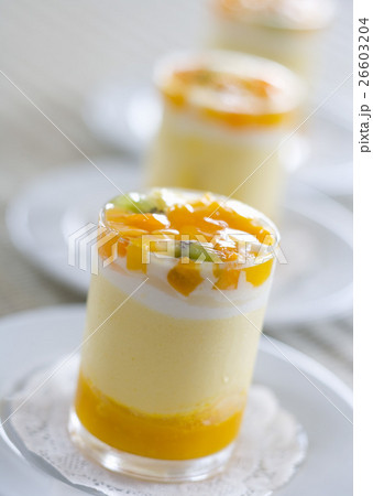 マンゴーとココナッツミルクのデザート 26603204