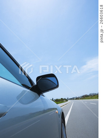 青空と車 26603618