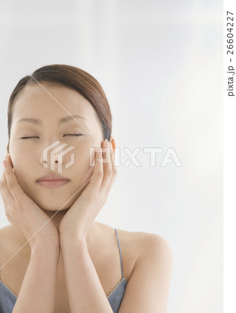 若い女性 若い女性 26604227