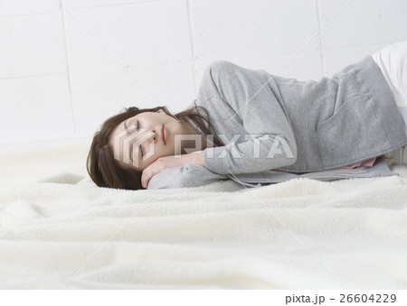 若い女性 若い女性 26604229