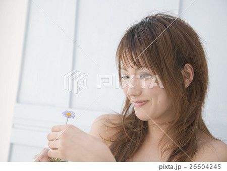 若い女性 26604245