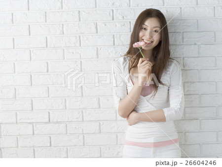 若い女性 若い女性 26604246