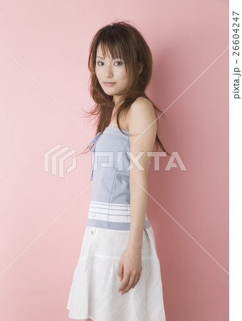 若い女性 若い女性 26604247