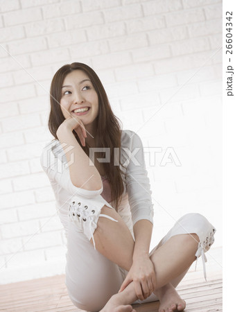 若い女性 若い女性 26604342