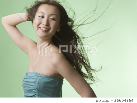 若い女性 若い女性 26604364