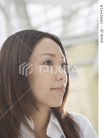 若い女性 若い女性 26604416