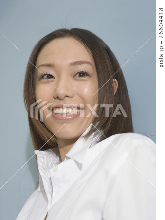 若い女性 若い女性 26604418