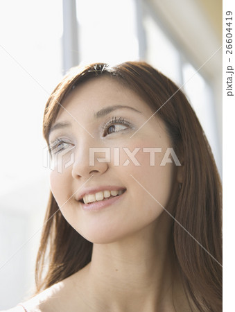 若い女性 若い女性 26604419