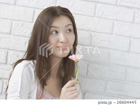 若い女性 26604445