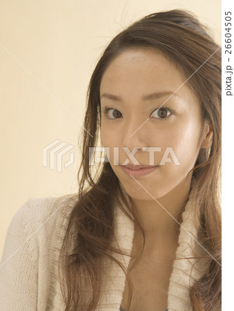 若い女性 若い女性 26604505