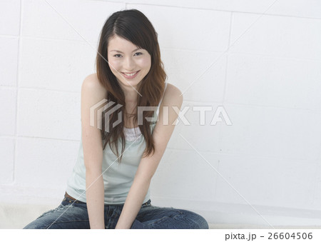 若い女性 若い女性 26604506