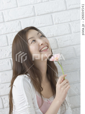 若い女性 若い女性 26604541