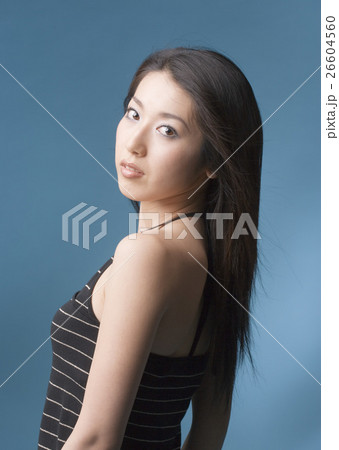 若い女性 若い女性 26604560