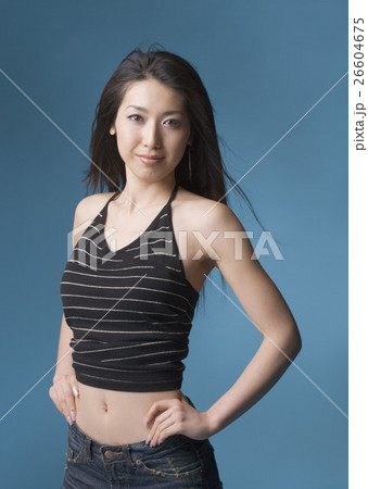 若い女性 若い女性 26604675