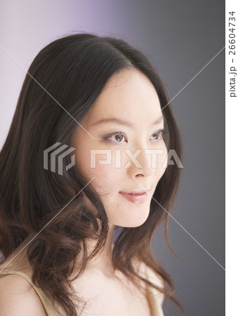 若い女性 若い女性 26604734