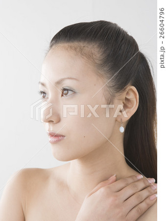 若い女性 26604796