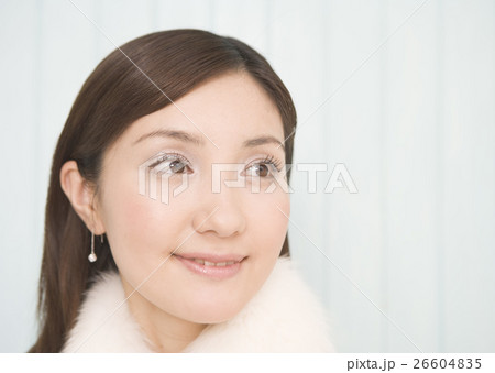 若い女性 26604835