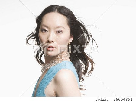 若い女性 26604851