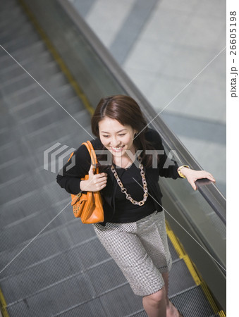 若い女性 若い女性 26605198