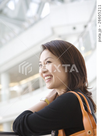 若い女性 若い女性 26605211