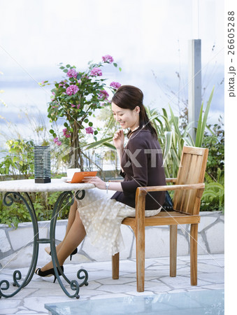 若い女性 若い女性 26605288